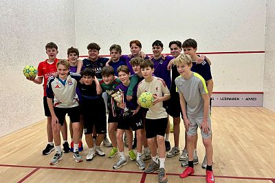 Winterweer? JO15 speelt soccersquash!