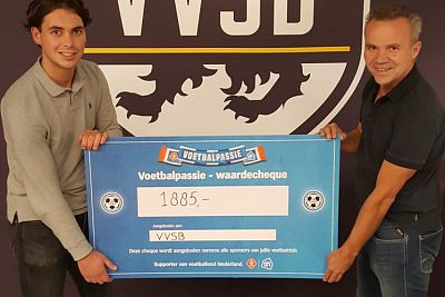 AH NOORDWIJKERHOUT OVERHANDIGT CHEQUE