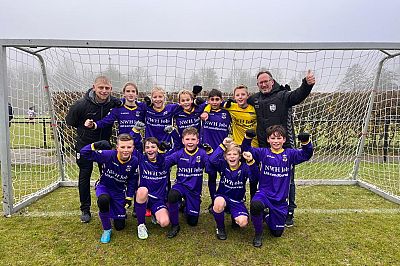 Winterkampioenen JO12-1 en JO15-2