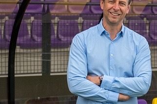 Voorzitter Arjan Broekhof legt de hamer aan het einde van het seizoen neer