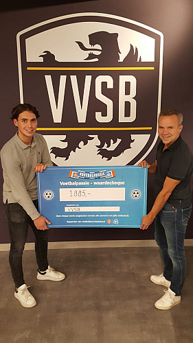 AH NOORDWIJKERHOUT OVERHANDIGT CHEQUE