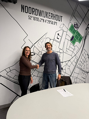 Trainer Arjan de Zeeuw verlengt contract bij VVSB