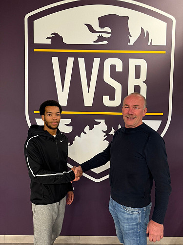 Dion Hooi blijft VVSB trouw en gaat voor seizoen drie in paars-geel