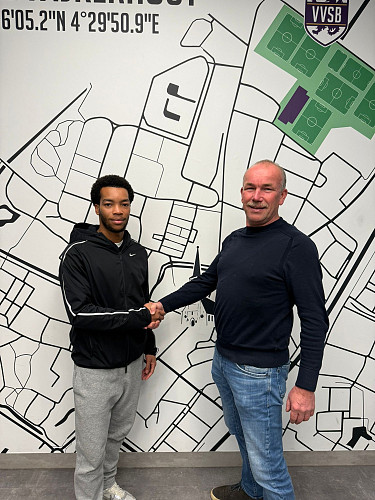 Dion Hooi blijft VVSB trouw en gaat voor seizoen drie in paars-geel