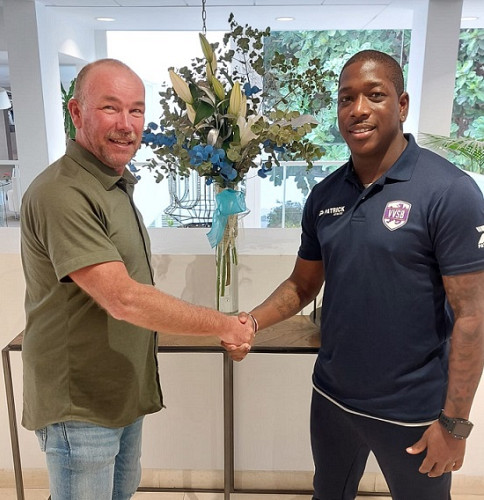 TOPSCORER LEROY GEORGE BLIJFT SCOREN IN ONS PAARS EN GEEL