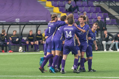Vechtlust met 10 man wordt beloond 