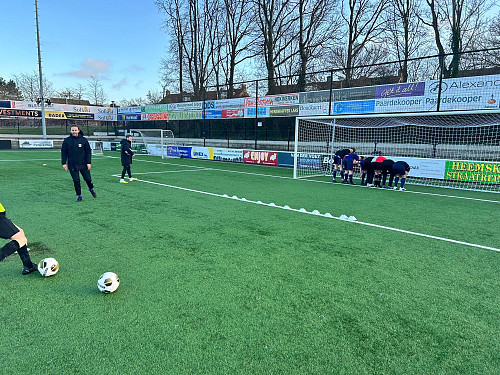 Training JO15-2 van 5 spelers van VVSB1