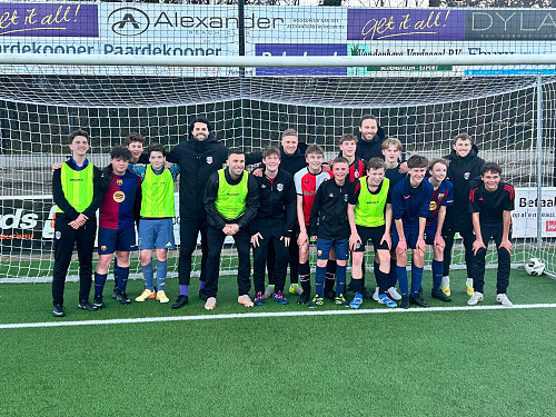 Training JO15-2 van 5 spelers van VVSB1