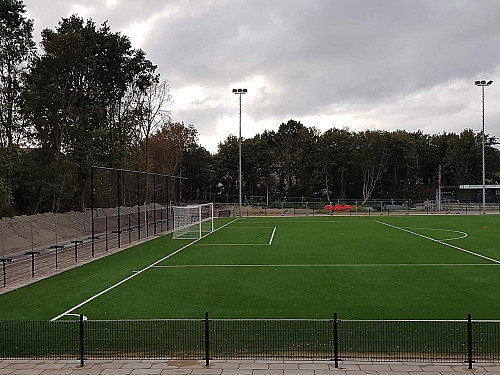 A.S ZATERDAG EERSTE OFFICIËLE WEDSTRIJD VVSB