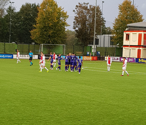 VVSB neemt overwinning bij Ajax mee