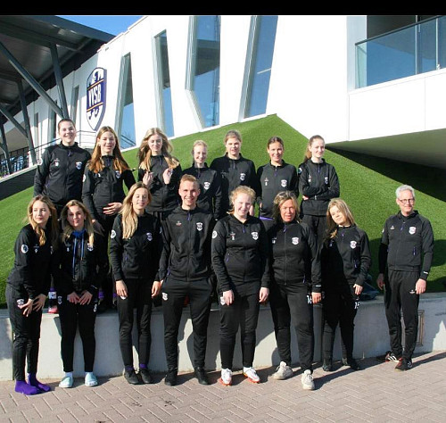 Nieuwe trainingspakken voor MO15