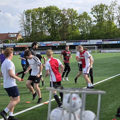 Zaterdag 9 krijgt training van ons 1e